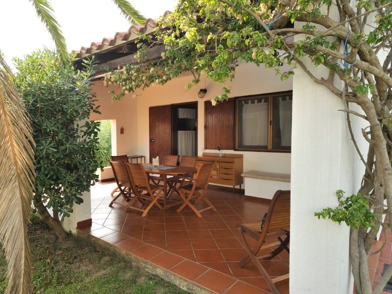 Überdachter Essbereich auf der Terrasse der Villa Überdachter Essbereich auf der Terrasse der Villa