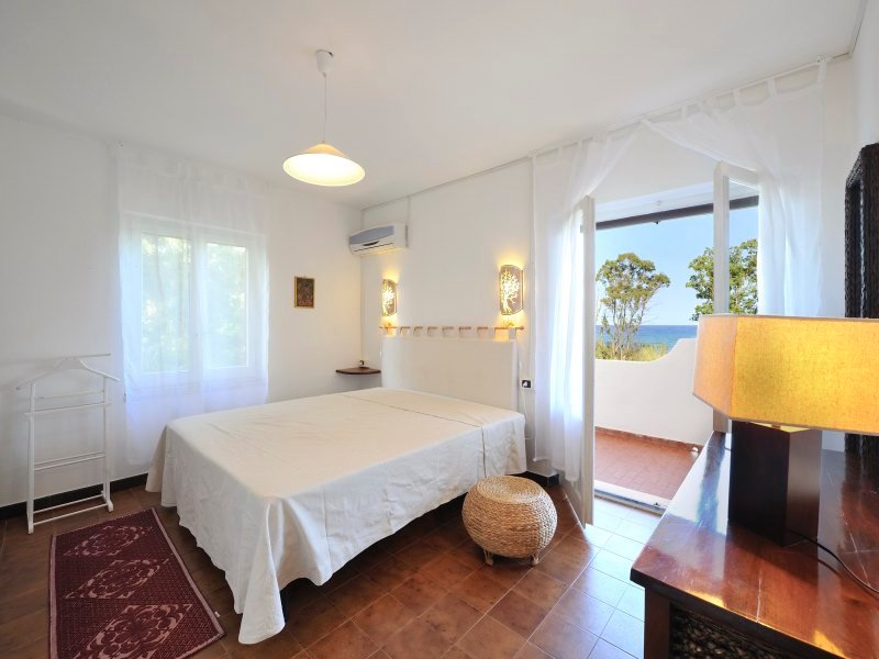 Schlafzimmer 2 mit Doppelbett und Terrassenzugang Schlafzimmer 2 mit Doppelbett und Terrassenzugang
