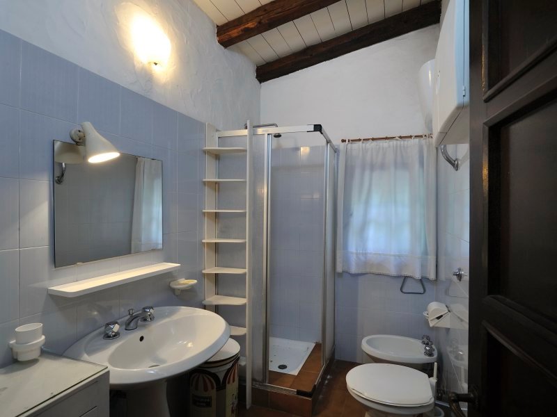 Badezimmer 1 mit Dusche und Bidet Badezimmer 1 mit Dusche und Bidet