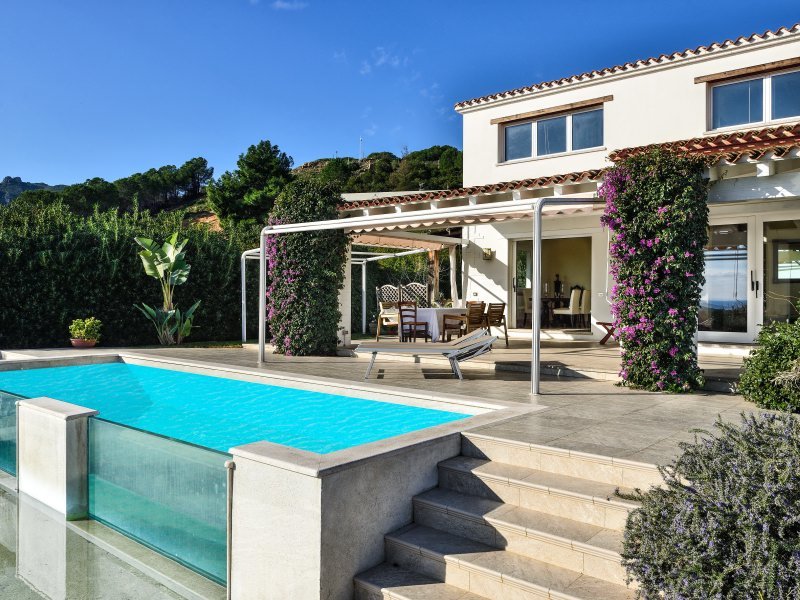 Pool und Treppe zum Haus Pool und Treppe zum Haus