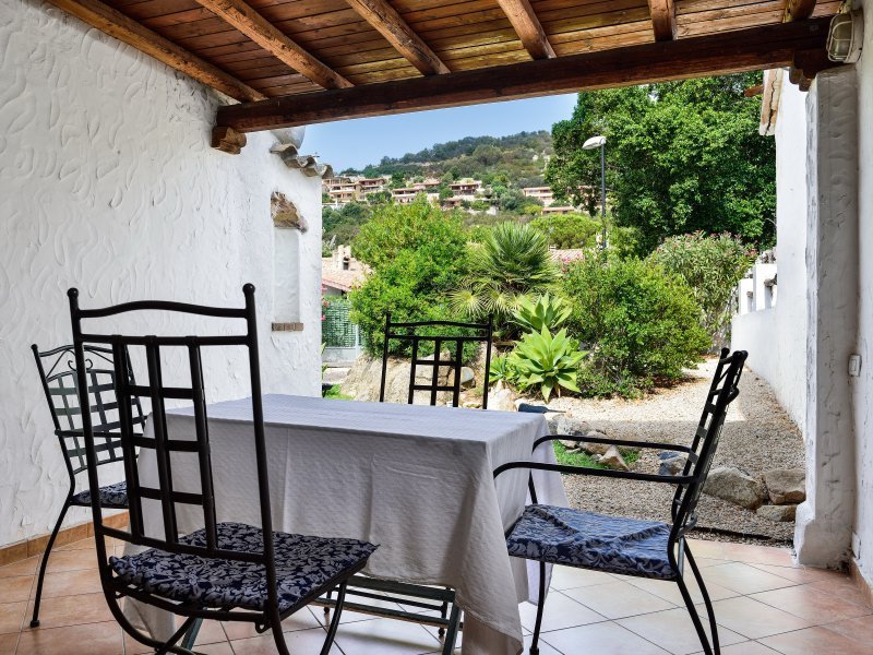 Überdachter Essbereich auf der Terrasse Überdachter Essbereich auf der Terrasse