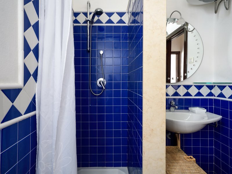 Bad mit Dusche Bad mit Dusche