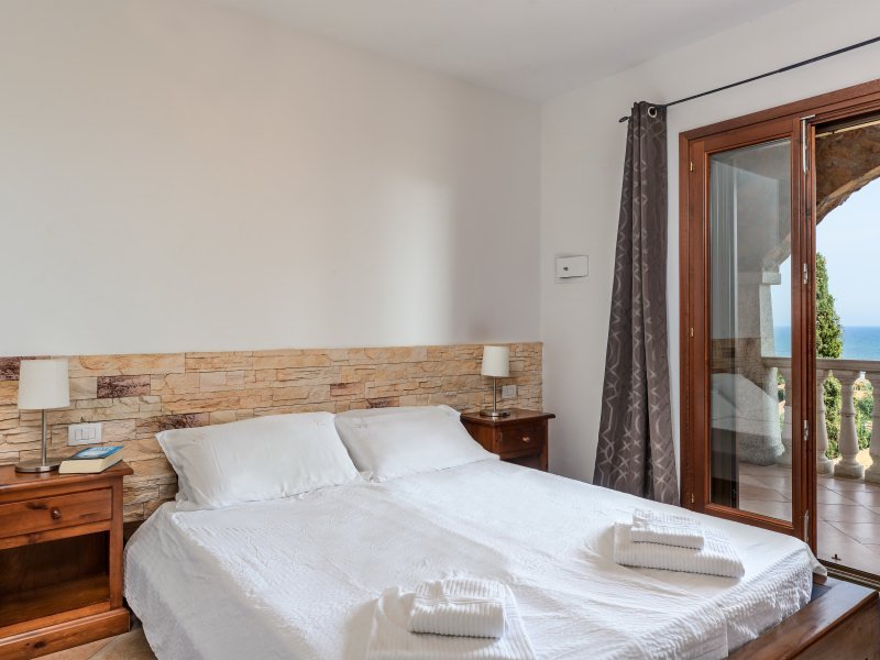 Schlafzimmer 1 mit Meerblick und Terrassenzugang Schlafzimmer 1 mit Meerblick und Terrassenzugang