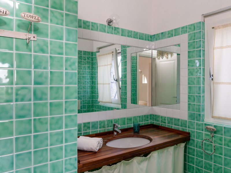 Treppe und Eingang ins Schlafzimmer 3 mit Ehebett und Wandschrank Treppe und Eingang ins Schlafzimmer 3 mit Ehebett und Wandschrank