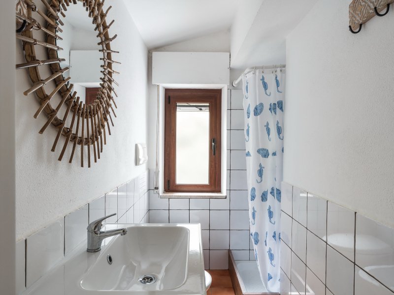 Bad 2 mit Dusche, im 2. Stock Bad 2 mit Dusche, im 2. Stock