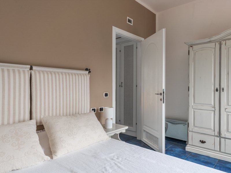 Schlafzimmer 1 im 1.Stock mit Doppelbett und großem Schrank Schlafzimmer 1 im 1.Stock mit Doppelbett und großem Schrank