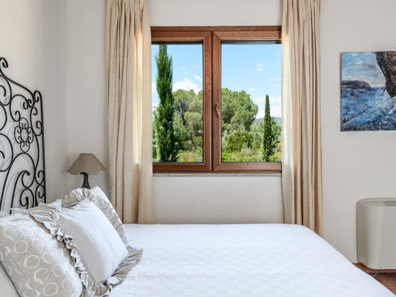 Schafzimmer 4 mit Doppelbett und Gartenblick Schafzimmer 4 mit Doppelbett und Gartenblick