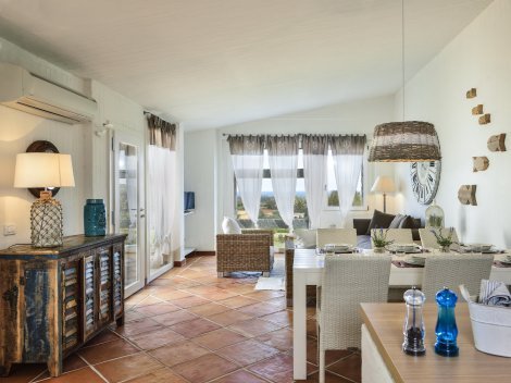 Wohn- und Eßzimmer mit Klimaanlage und Meerblick Wohn- und Eßzimmer mit Klimaanlage und Meerblick