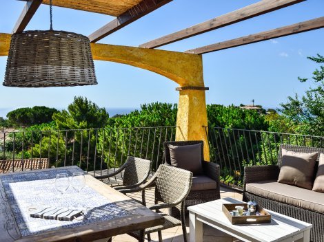 Eine gemütliche Terrasse mit Blick in's Grüne Eine gemütliche Terrasse mit Blick in's Grüne