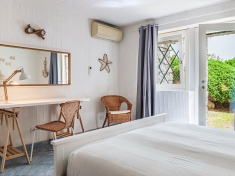 Schlafzimmer 3. mit Doppelbett und Schreibtisch Schlafzimmer 3. mit Doppelbett und Schreibtisch