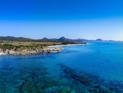 Luftansicht vom Strand und Meer von Sant Elmo Richtung Costa Rei Luftansicht vom Strand und Meer von Sant Elmo Richtung Costa Rei