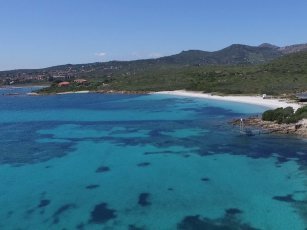 Luftaufnahme der Cala Banana, 11 km von Golfo Aranci Luftaufnahme der Cala Banana, 11 km von Golfo Aranci