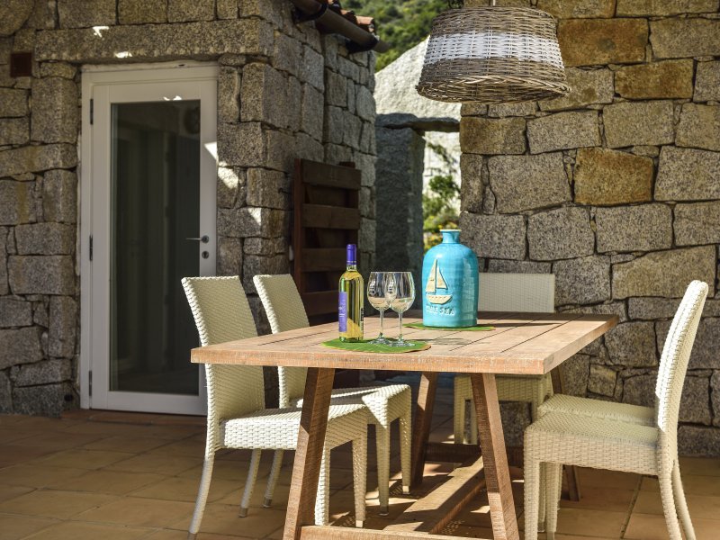 Die Terrasse ist der Mittelpunkt des Ferienlebens.