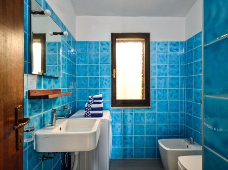 Badezimmer mit Dusche und Bidet