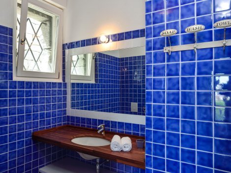 Bad mit Dusche vom Schlafzimmer 1