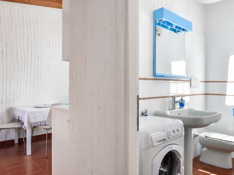 Gästebad mit Waschmaschine