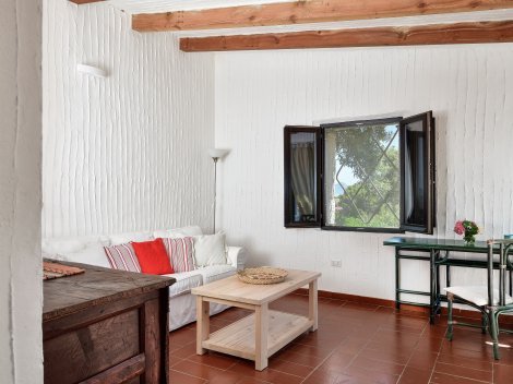 Helles Wohnzimmer mit Sofaecke