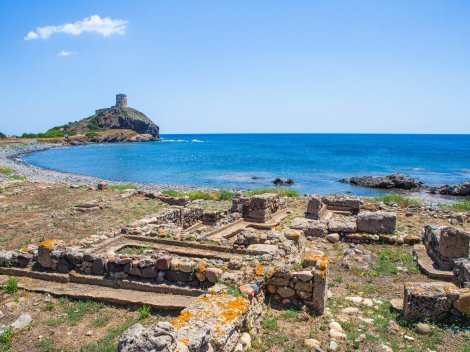 Die weltberühmte römische Ausgrabung von Nora ist nur 10 km. entfernt  Im Sommer sind dort Konzerte.