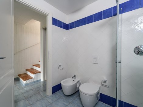Badezimmer 3 mit italienischem Sanitäranlagen (WC und Bidet)