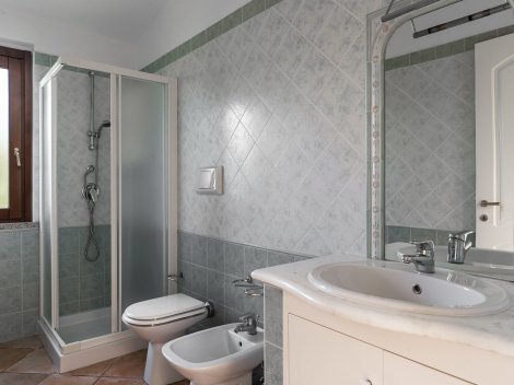 Bad 2 mit Dusche
