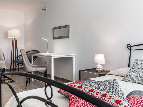 Schlafzimmer 4 nochmals mit den gemütlichen Sitzmöbeln