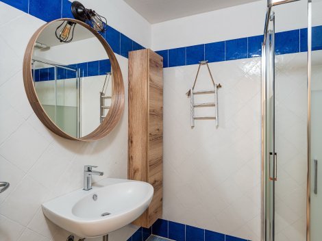 3. Bad mit Dusche