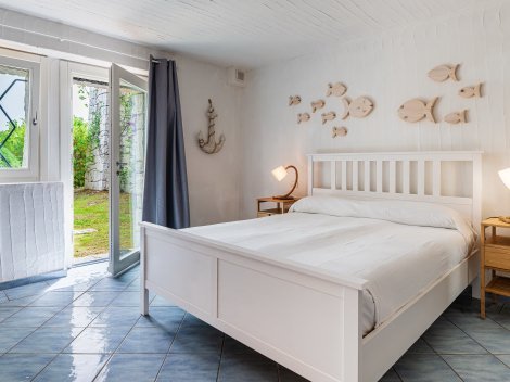 Geräumiges Schlafzimmer 3 mit Doppelbett