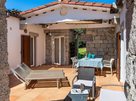 Grauer Granit aus Castiadas ust das Baumaterial  von Li Conchi