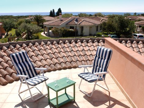 Dachterrasse mit Blick bis zum Meer
